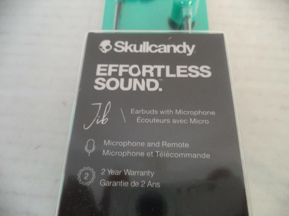 Green/ Black Skullcandy Earbud with Microphone. - Image 4 of 4