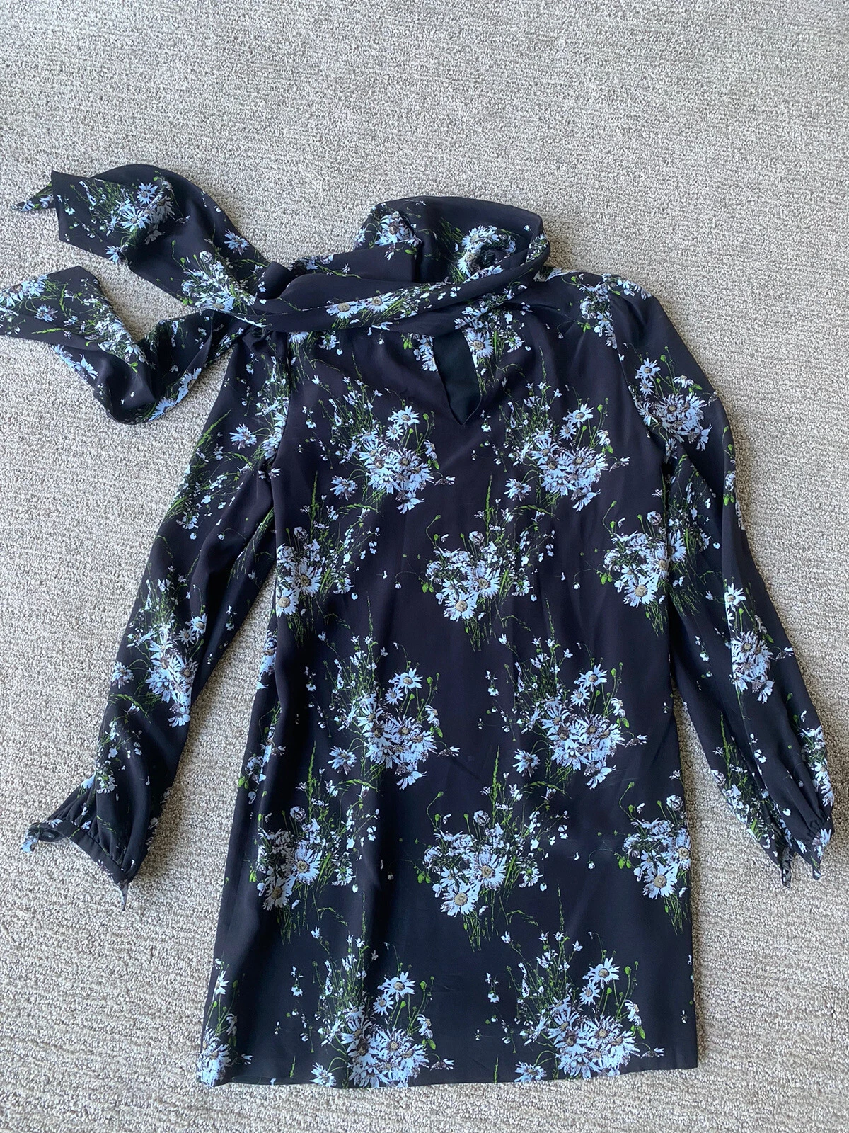 Abito a turni Alexander McQueen cravatta in seta collo a turtleneck $1 785 floreale nero blu