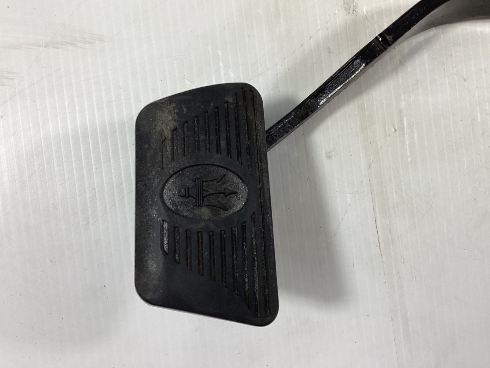 2014 - 2017 MASERATI GHIBLI BRAKE FOOT STOP PEDAL 06700311040 OEM .