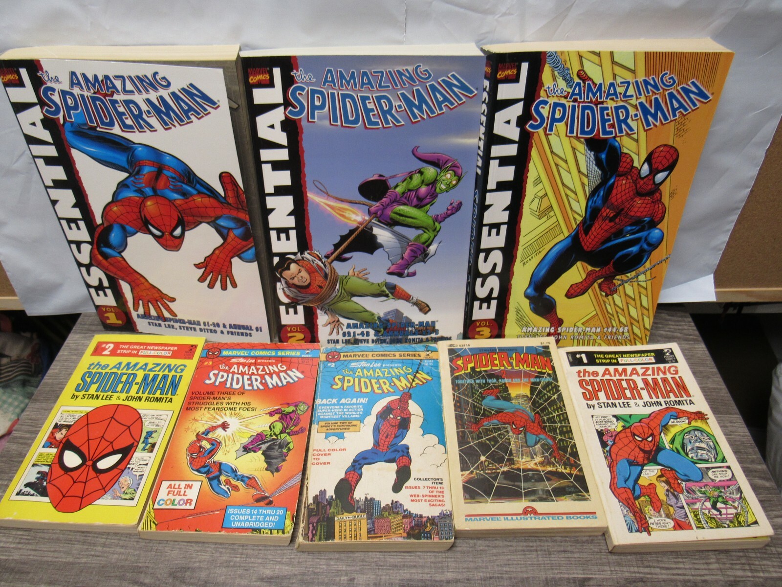 Libros de bolsillo de cómics de bolsillo de Marvel Essential Amazing Spiderman y de colección