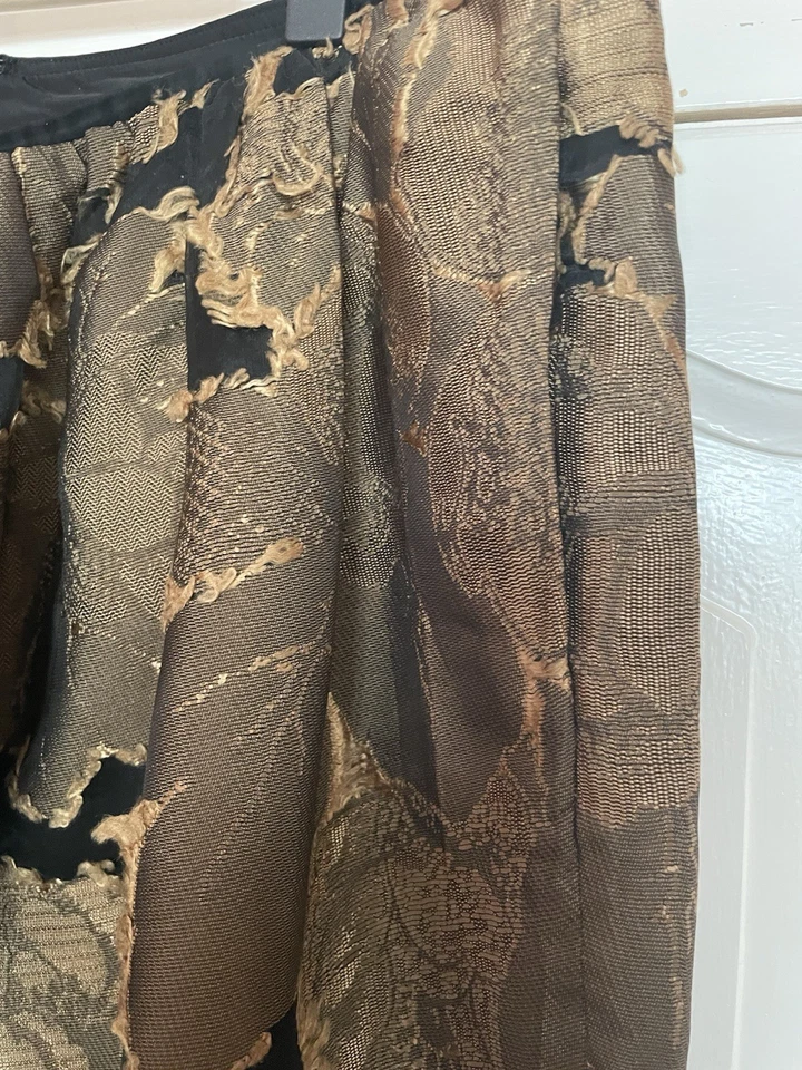 Falda para mujer Dries Van Noten negra con apliques de rosas doradas talla 38 Foto 3 de 4