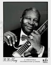 2001 Press Photo B. B. King in "A Christmas Celebration of Hope" - lrp83934