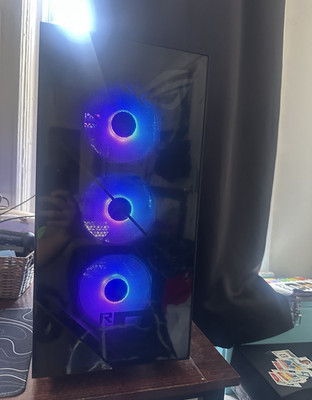 ASUS ROG G700 Gaming Tower Ryzen 7 9800X3D RTX 5070 Ti 32GB 2TB SSD RGB