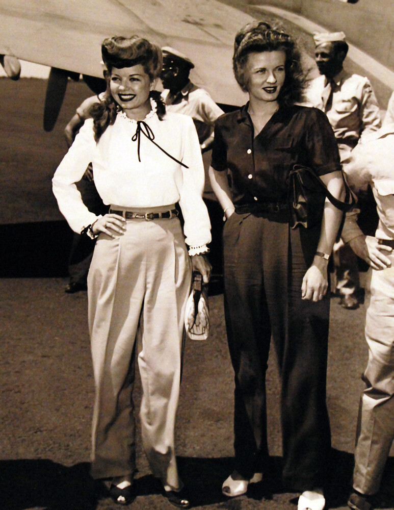 1944 Patty Thomas and Frances Langford, USO  #2 Old Photo 8.5