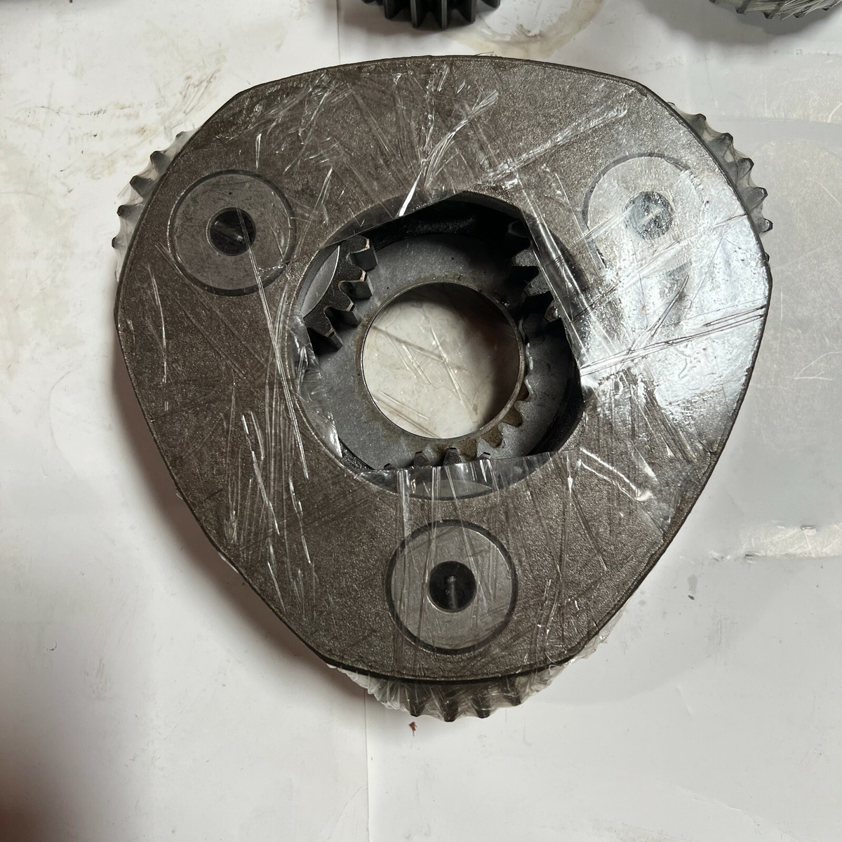 2021634 3033238 carrier assy 2nd fits Hitachi ex120-1 ex100