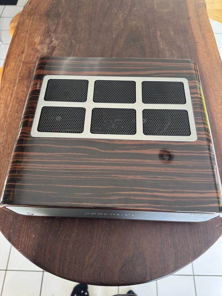 Amplificador de potencia estéreo Peachtree Audio GaN400; ébano brillante Foto 3 de 4