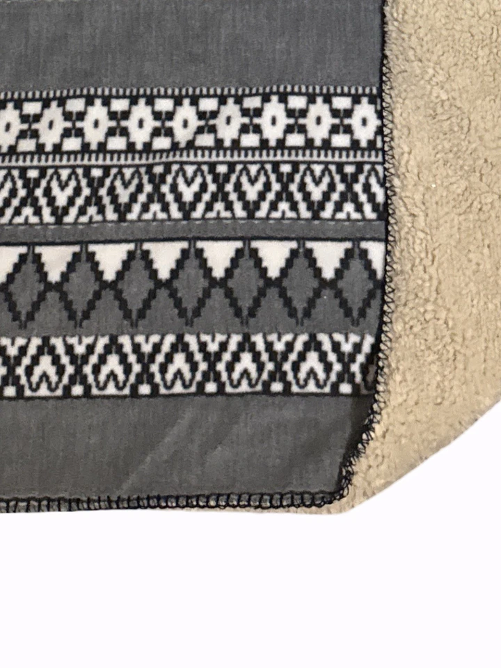 Heinemo Home Gray & Cream Sherpa Fleece 50”x70” NEW - Image 4 of 4