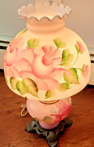 VINTAGE HEDCO GONE WITH THE WIND HURRICANE PARLOR TABLE LAMP MILK GLASS 18" RARE