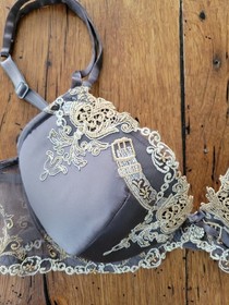 Lise Charmel Floral Lace Underwire Bra Size 32D Made in Italy