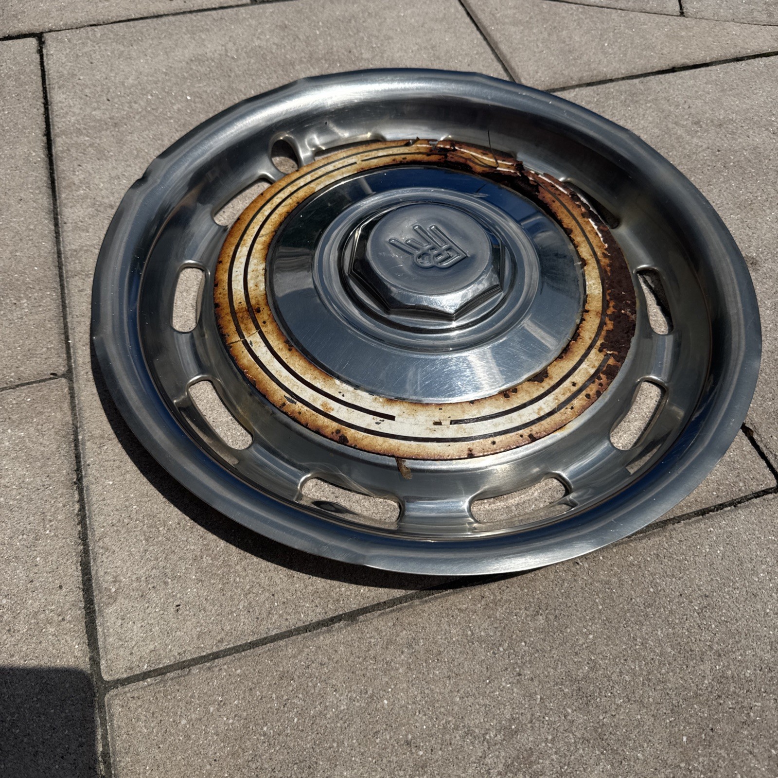 Rolls-Royce Silver Shadow 1977 Wheel center cap