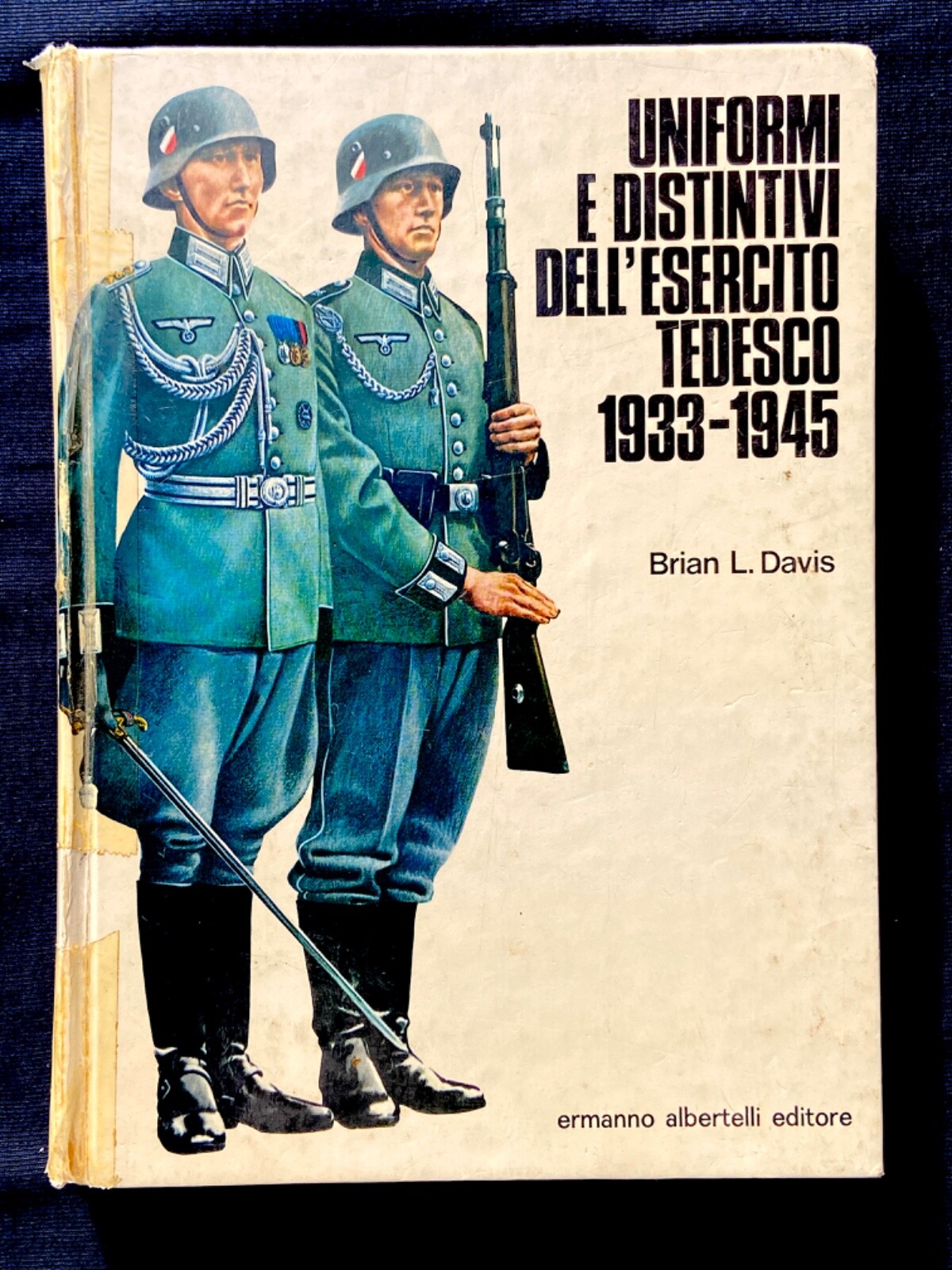 Brian L. Davis - Uniformen und Abzeichen der Bundeswehr 1933-1945 - ww2