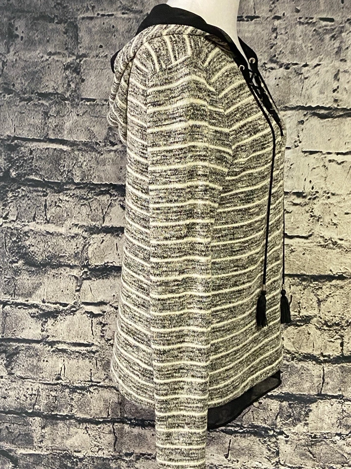 Suéter con capucha para mujer White House Black Market pequeño gris a rayas suave relax Foto 3 de 4