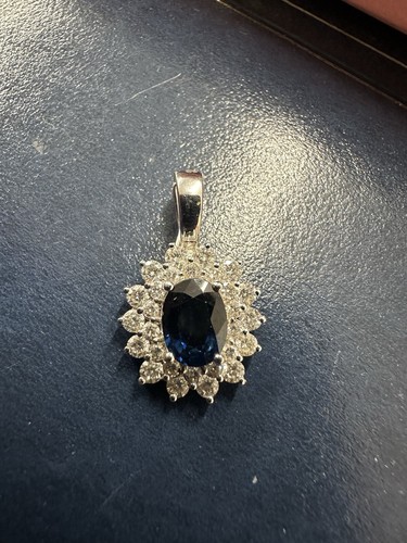 18ct White Gold Sapphire & Diamond Pendant - Stunning Hallmarked Cluster Pendant - Picture 10 of 16