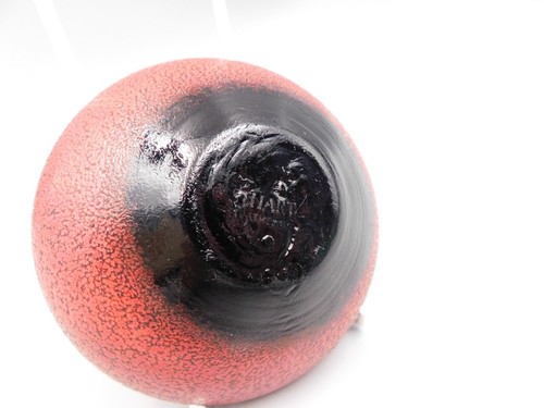 RARE STUART STARTHERN RED SQUAT GLASS VASE by LYSTYN DAVIES. - Picture 3 of 3