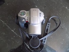 Olympus iS 200 AF-Spiegelreflexkamera mit 28-110mm Zoom + Tasche