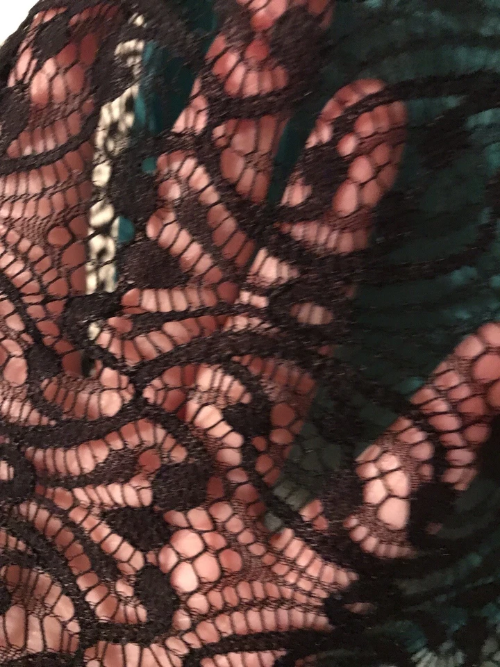 Blusa sin mangas gótica sin mangas de encaje verde y negro para mujer pequeña con cremallera lateral etiqueta Foto 3 de 4