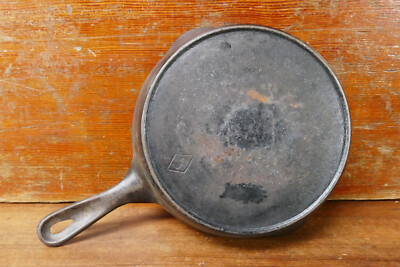 Chicago Hardware Foundry CHF Cast Iron Skillet #5, Diamond Logo, Heat Ring