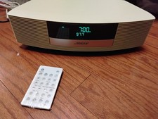White BOSE radio 2 With Remote And Power Cord Working Condition