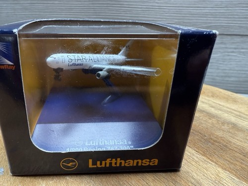 NewRay escala 1/800 Lufthansa Boeing 767 - 300 Pop - Imagen 1 de 6