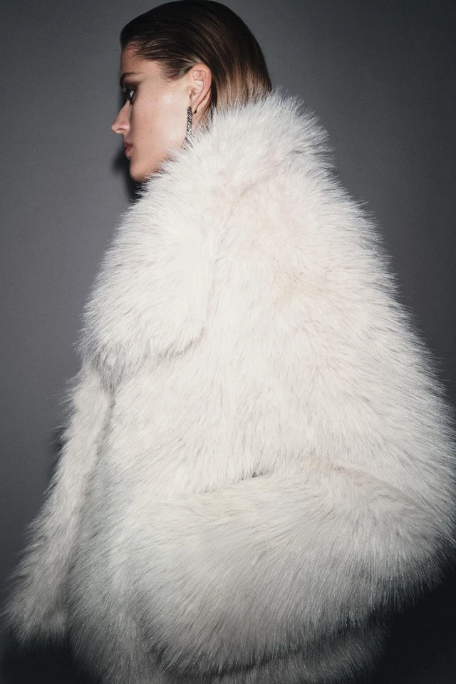 ABRIGO CORTO DE PIEL SINTÉTICA COLECCIÓN MUJER ZARA 4360/240/712 Talla S Foto 3 de 4