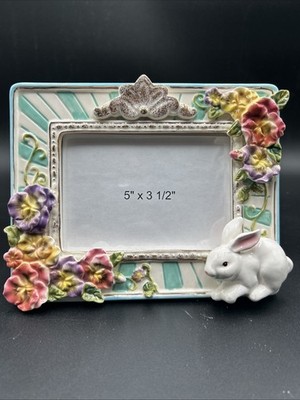 Ceramic 3D Floral Bunny Rabbit 3 1/2'' x 5'' Photo Frame Easel Back Table Top