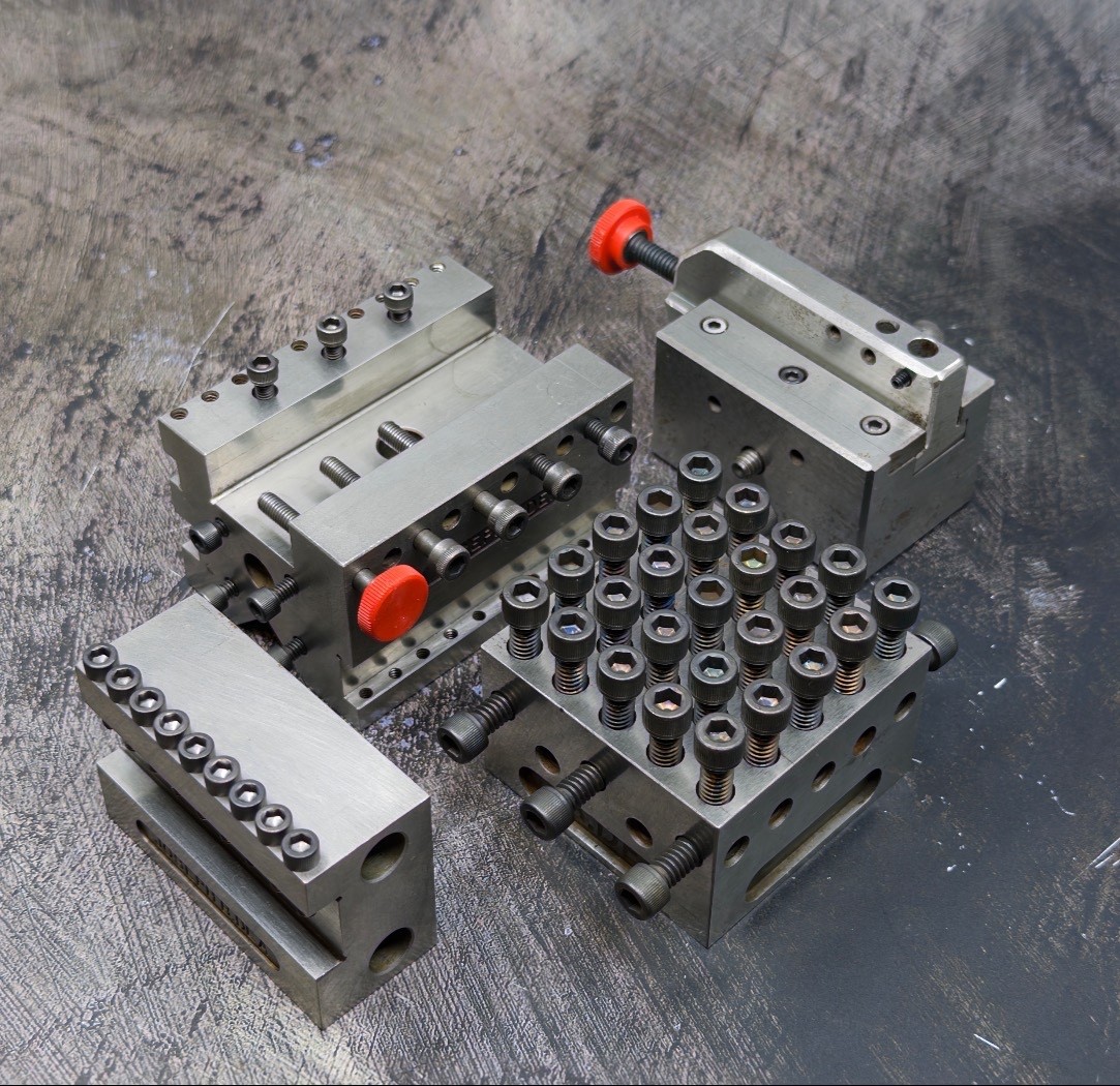 LOT OF 4 PRECISION TOOLMAKER WORK HOLDING BLOCKS V-BLOCK SLIDE BLOCK MACHINIST
