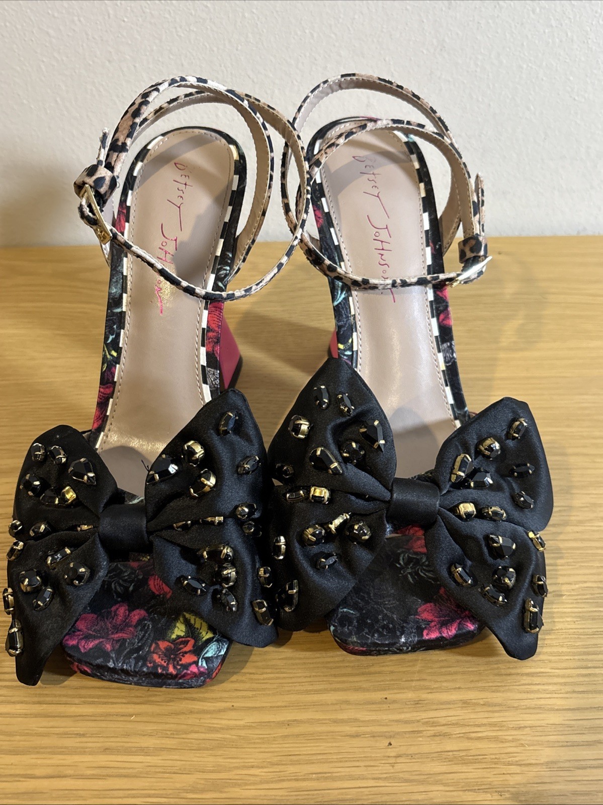 Betsey Johnson Loise Bow Jeweled Square Toe Pumps heels Sz 9.5
