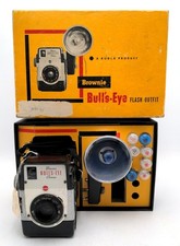 Kodak Eastman Brownie Bulls-Eye film Vintage Camera 1954-1960 w/Flash Holder