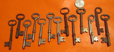 LOT OF 13 VINTAGE SKELETON KEYS DOOR LOCK ARTS CRAFTS MORE KEYS LISTED ET