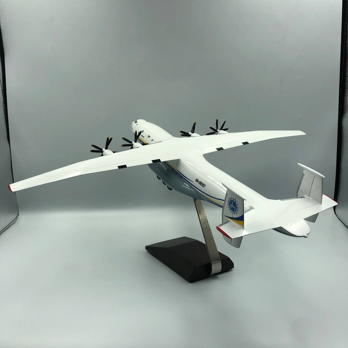 Official licenced Turboprop ADB Antonov 22 An-22A UR-09307 scale 1