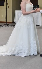 Davids Bridal WG3850 wedding dress size 12 ivory lace tulle beading train bustle