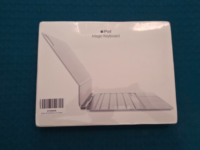 Apple Magic Keyboard Case for iPad Pro 11 inch M4 - White A2975