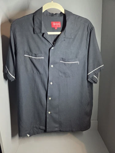 Chemise de bowling boutonnée noire et blanche Collab Playboy et Supreme 2017