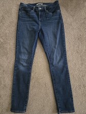 Levi's Women's Medium Wash Blue Denim Shaping Skinny Jeans 5-Pocket 311 Sz 30