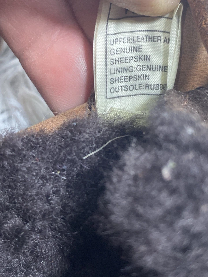 Zapatillas mocasín UGG de gamuza de piel de oveja para hombre marrón talla 8 suela de goma forrada en lana Foto 4 de 4