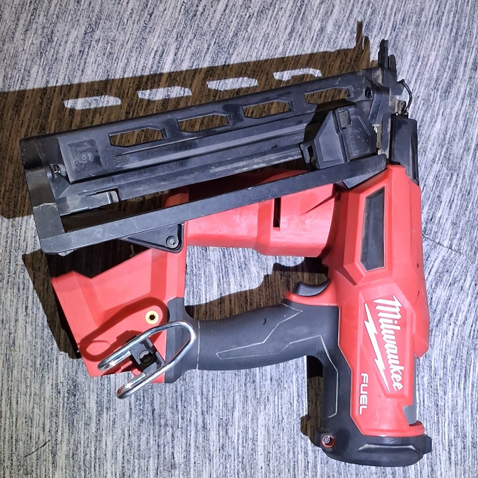 Milwaukee FUEL 16 Gauge Cordless Battery-Powered Nail Gun Red/Black