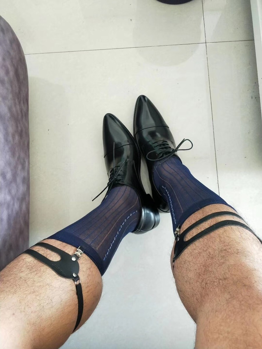 Mataki fais un clin d'oeil aux hipsters avec ses fixe-chaussettes - Tendance au masculin