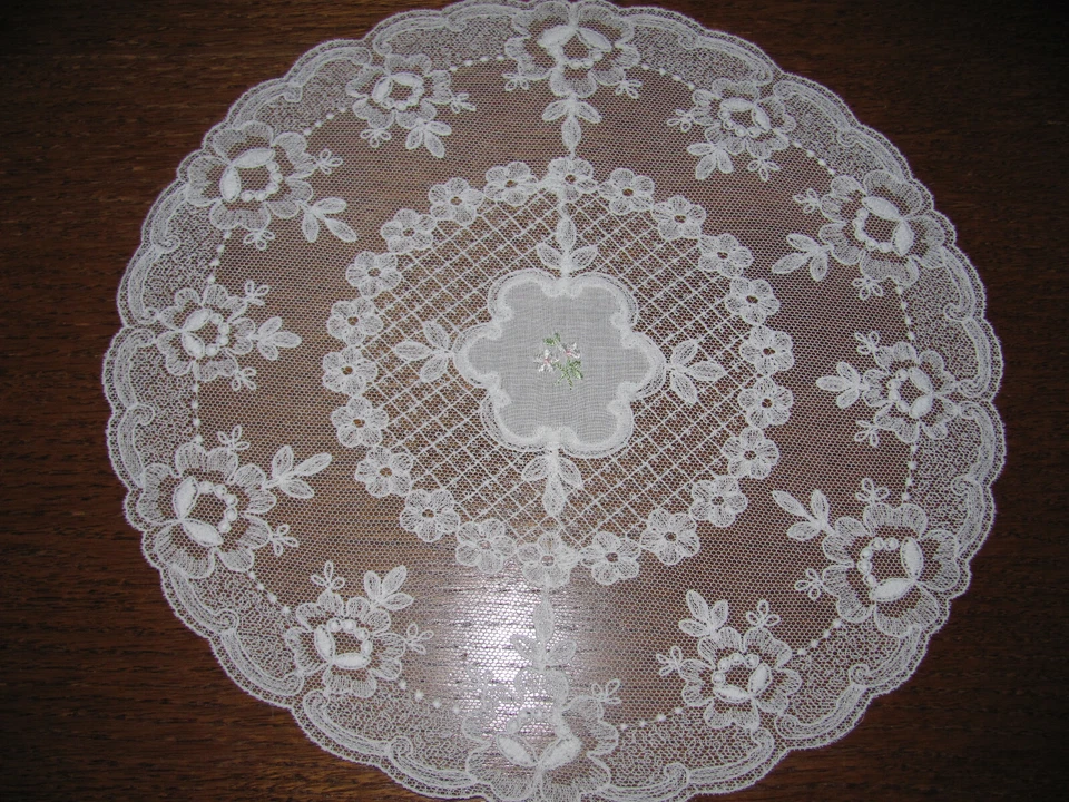 Schönes Florentiner Tüll Deckchen-Spitzendeckchen-Tischdecke-Neu/unbenutzt - Bild 3 von 4