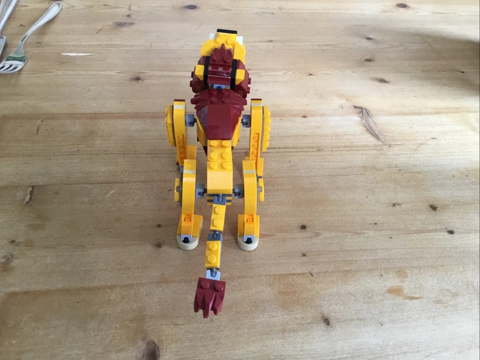 LEGO Creator 31112 Wild Lion, photo 4 of 5