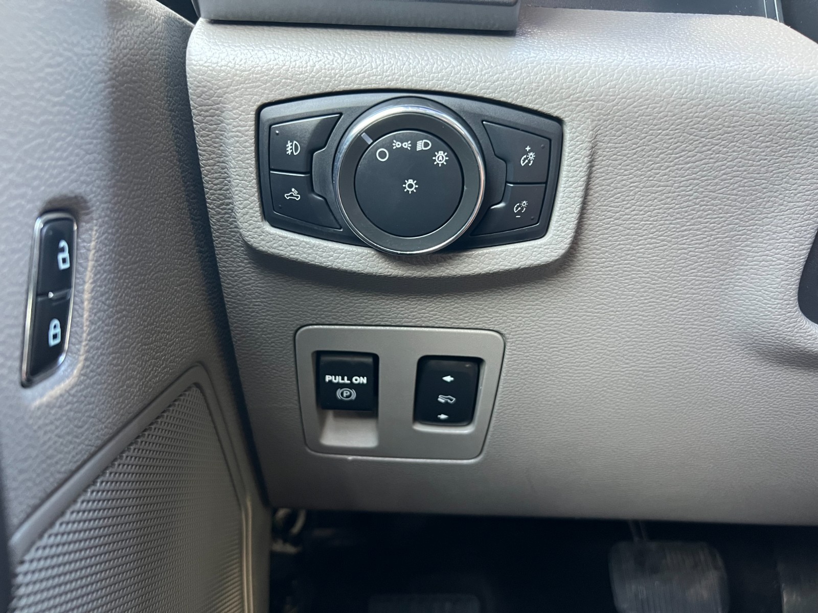 Ford F-150 - Image 38
