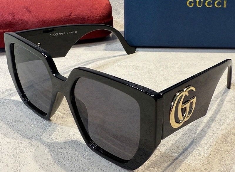 Gucci Women Square Oversized Sunglasses Black Frame Grey Lenses (Sunglasses Only