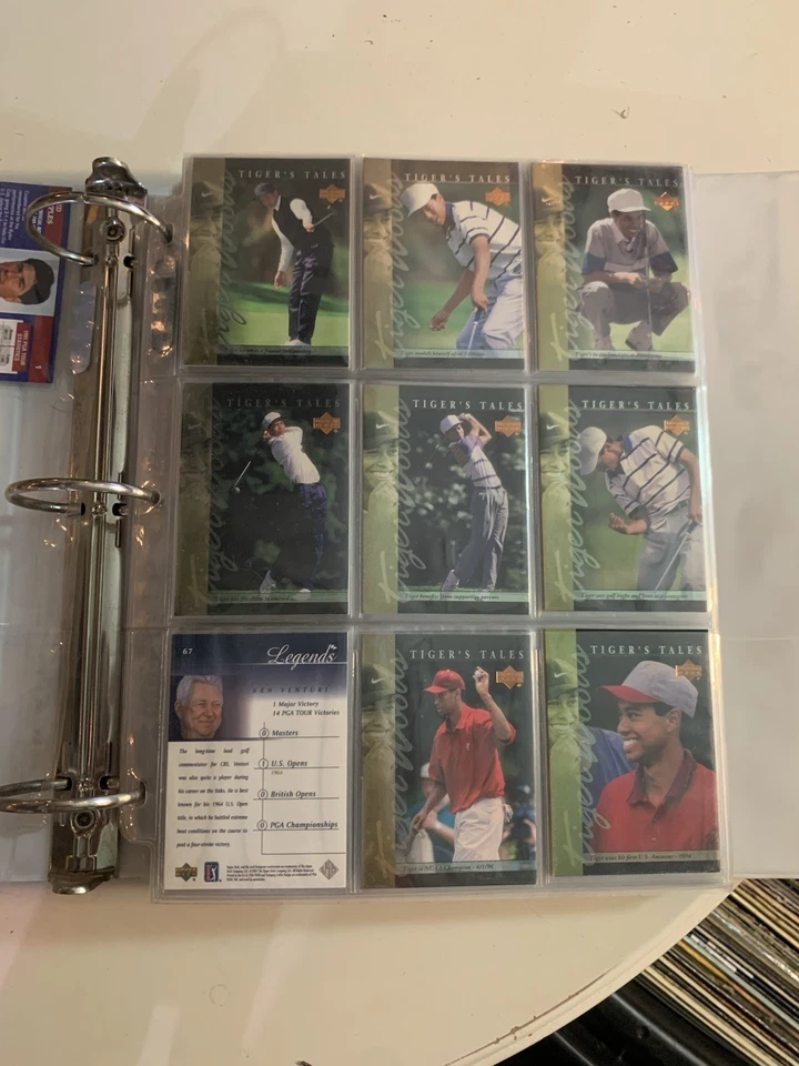 Carpeta llena de cartas coleccionables de golf Tiger Woods pináculo de la cubierta superior Foto 3 de 4