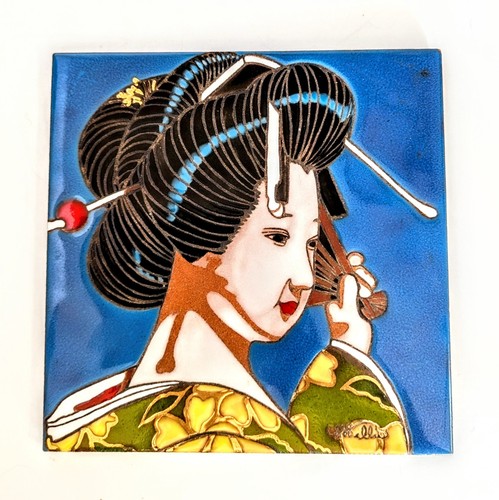 Piastrella geisha TAU donna dipinta a mano vintage terracotta Spagna supporto firmato 8" - Foto 2 di 7
