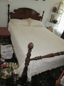 Antique Bedroom set 4 piece full size bed, vanity with ...