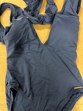 VINCE CAMUTO BELTED PLUNGE V-NECK ONE PIECE SWIMSUIT - TROPIC TONES V44653