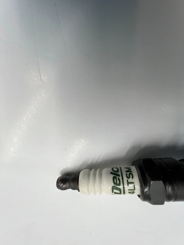 (CANTIDAD 4) Bujía ACDelco R44LTSM 19354418 para Chevrolet Silverado 1500 HD 2007 Foto 4 de 4