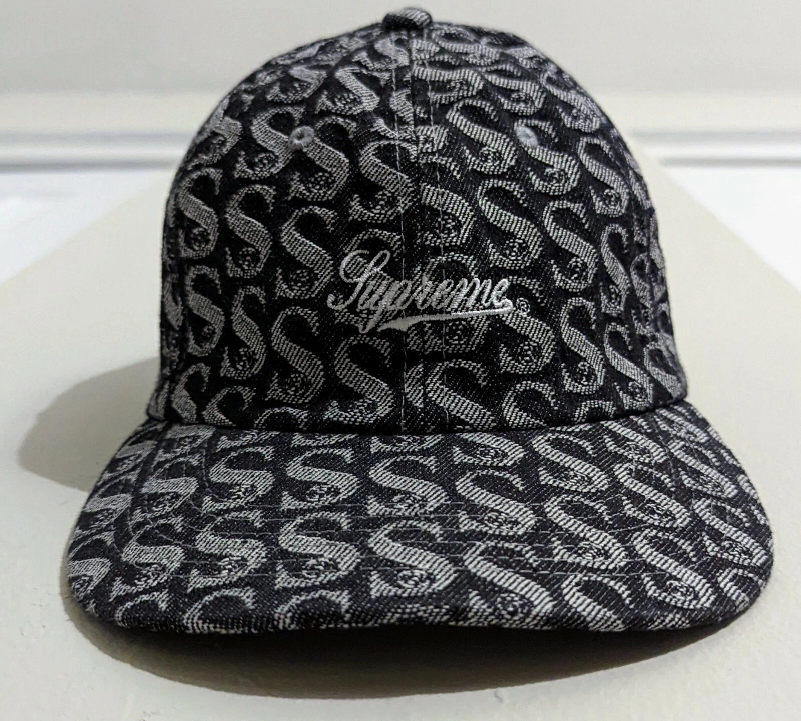 CHAPEAU NOIR SUPREME MONOGRAM DENIM 6 PANNEAUX FW21 SEMAINE 9 *NEUF*