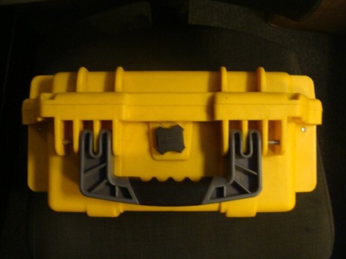 Invicta 3 Slot Watch Case Yellow DC3YEL Collector Case/ Watch Impact Resistant - Picture 9 of 9