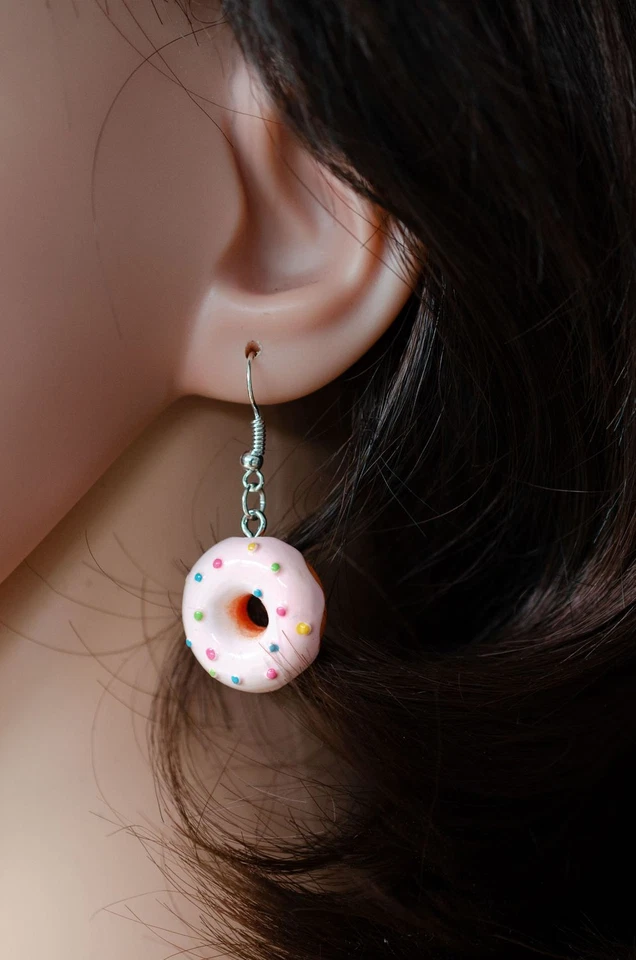 Ciambella Multicolore Orecchini Perle Pendenti Smalto Spruzza Fast Food USA 23mm - Immagine 4 di 4