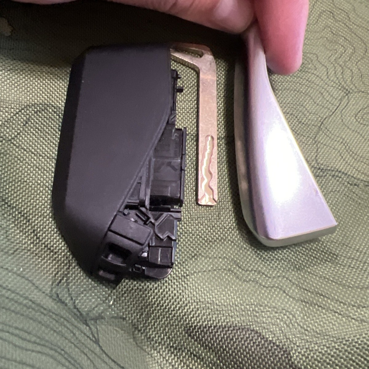 Genuine OEM 2023 BMW 5 & 7 Series Smart Key Fob Remote IYZBK1